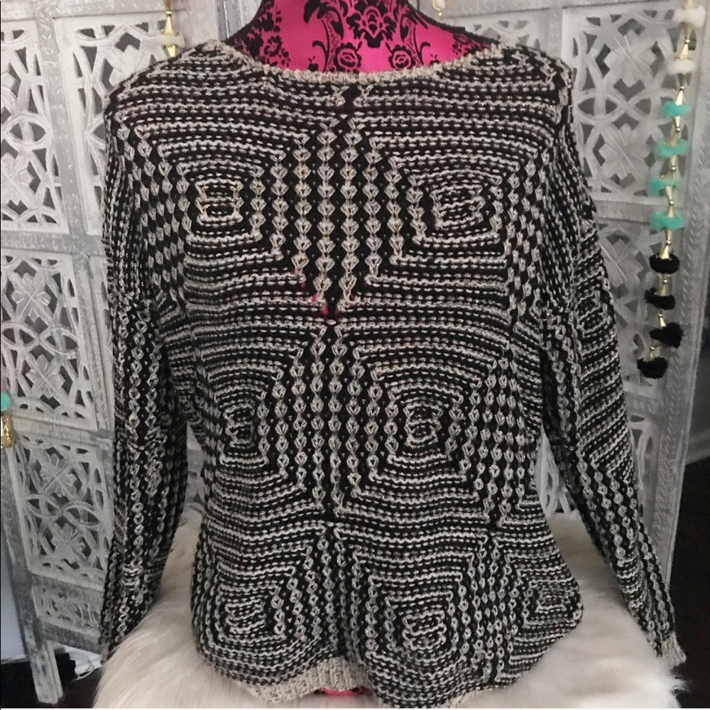 Black  and cream multicolored pattern sweater